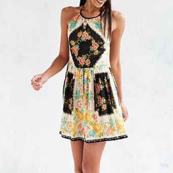 🌸 Bonita High-Neck Print Mini Dress in Black by Ecote at Urban Outfitters - Picture 7 of 7